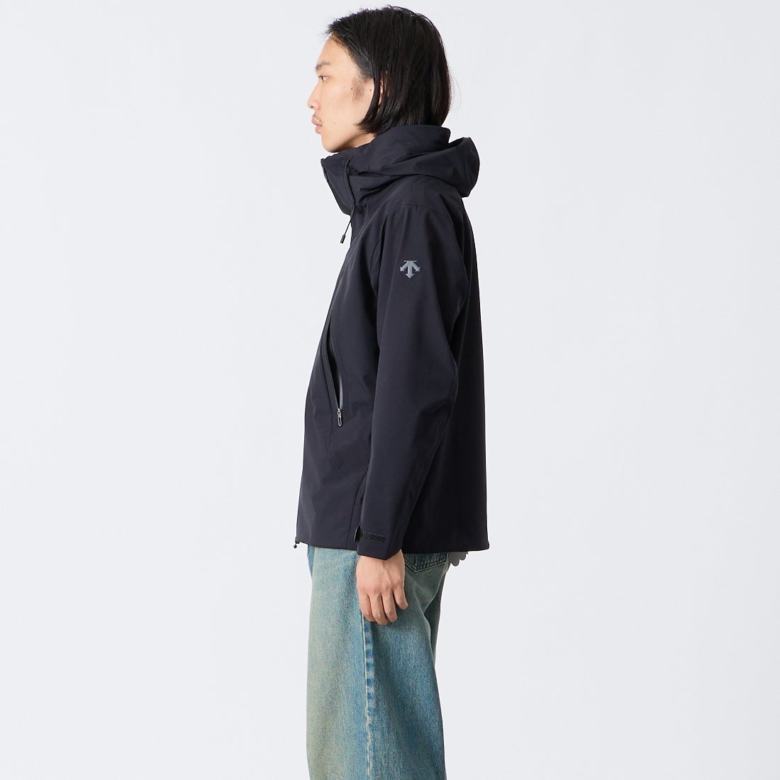DESCENTE ALLTERRAIN [デサントオルテライン] クレアス ハードシェルジャケット [DU6FWBA1M] BK00 &&モデル身長：175cm 着用サイズ：S&&