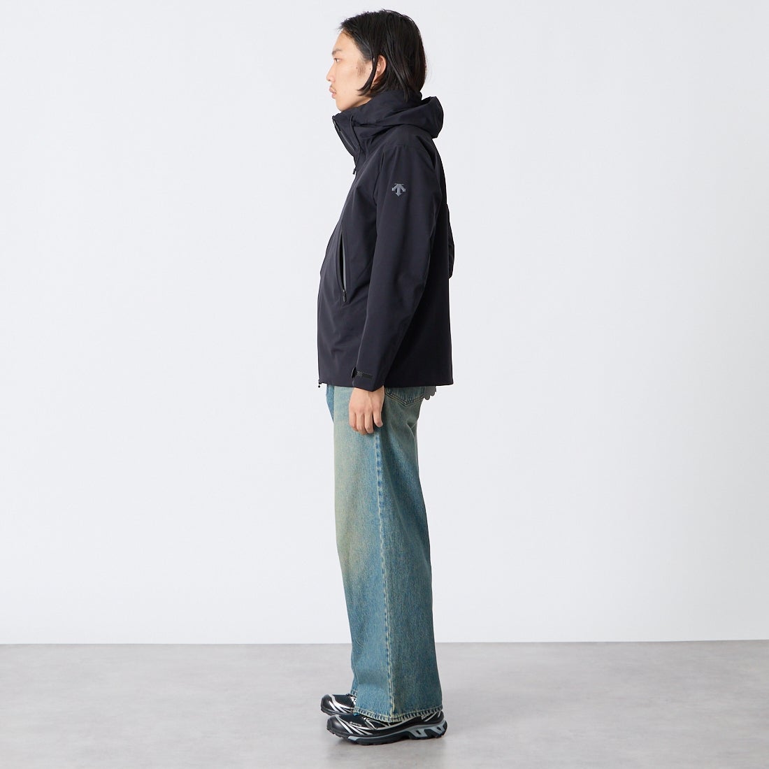 DESCENTE ALLTERRAIN [デサントオルテライン] クレアス ハードシェルジャケット [DU6FWBA1M] BK00 &&モデル身長：175cm 着用サイズ：S&&