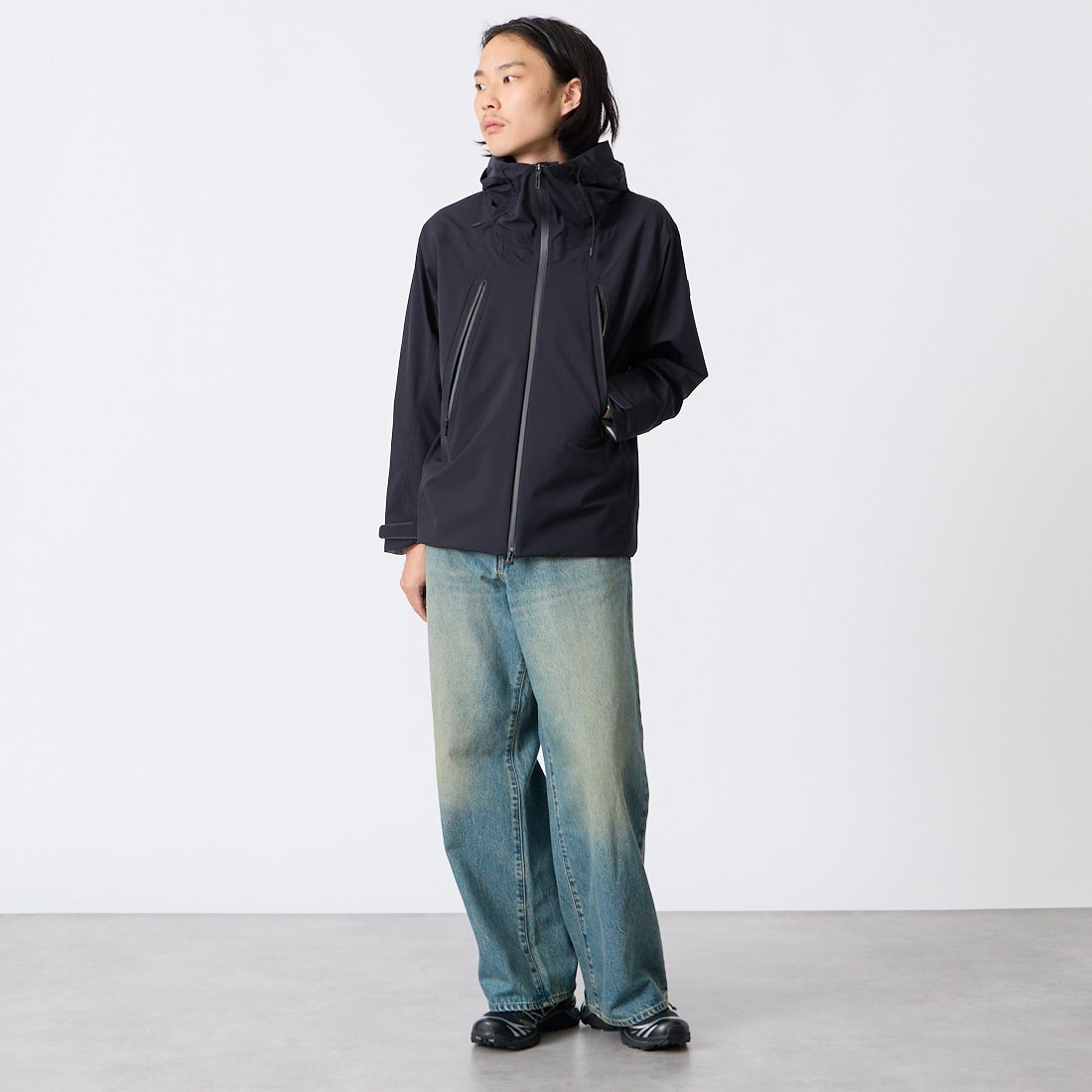DESCENTE ALLTERRAIN [デサントオルテライン] クレアス ハードシェルジャケット [DU6FWBA1M] BK00 &&モデル身長：175cm 着用サイズ：S&&