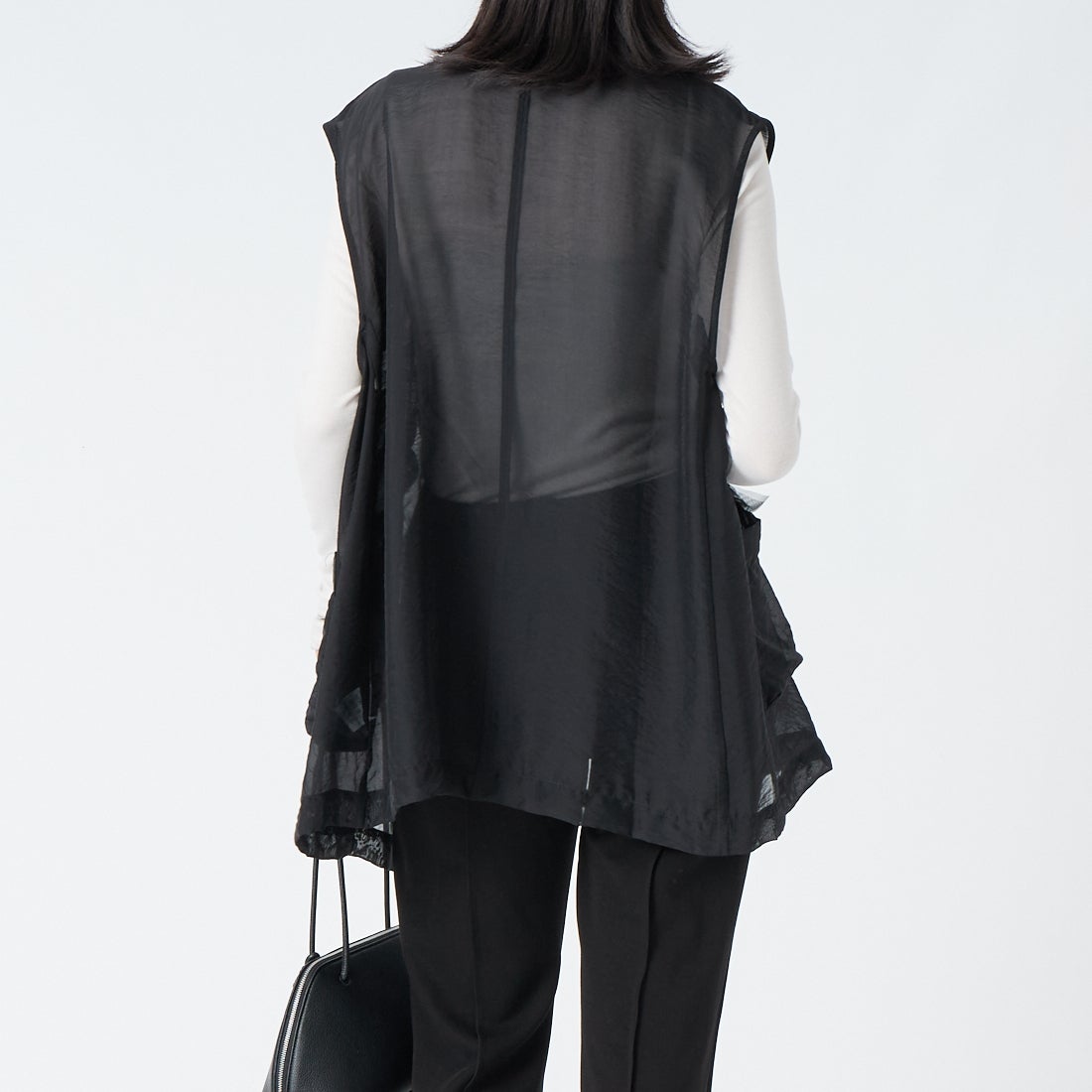 CHIGNON [シニヨン] チュールフリルシアーベスト [4564-037KK] BLACK &&モデル身長：162cm 着用サイズ：F&&