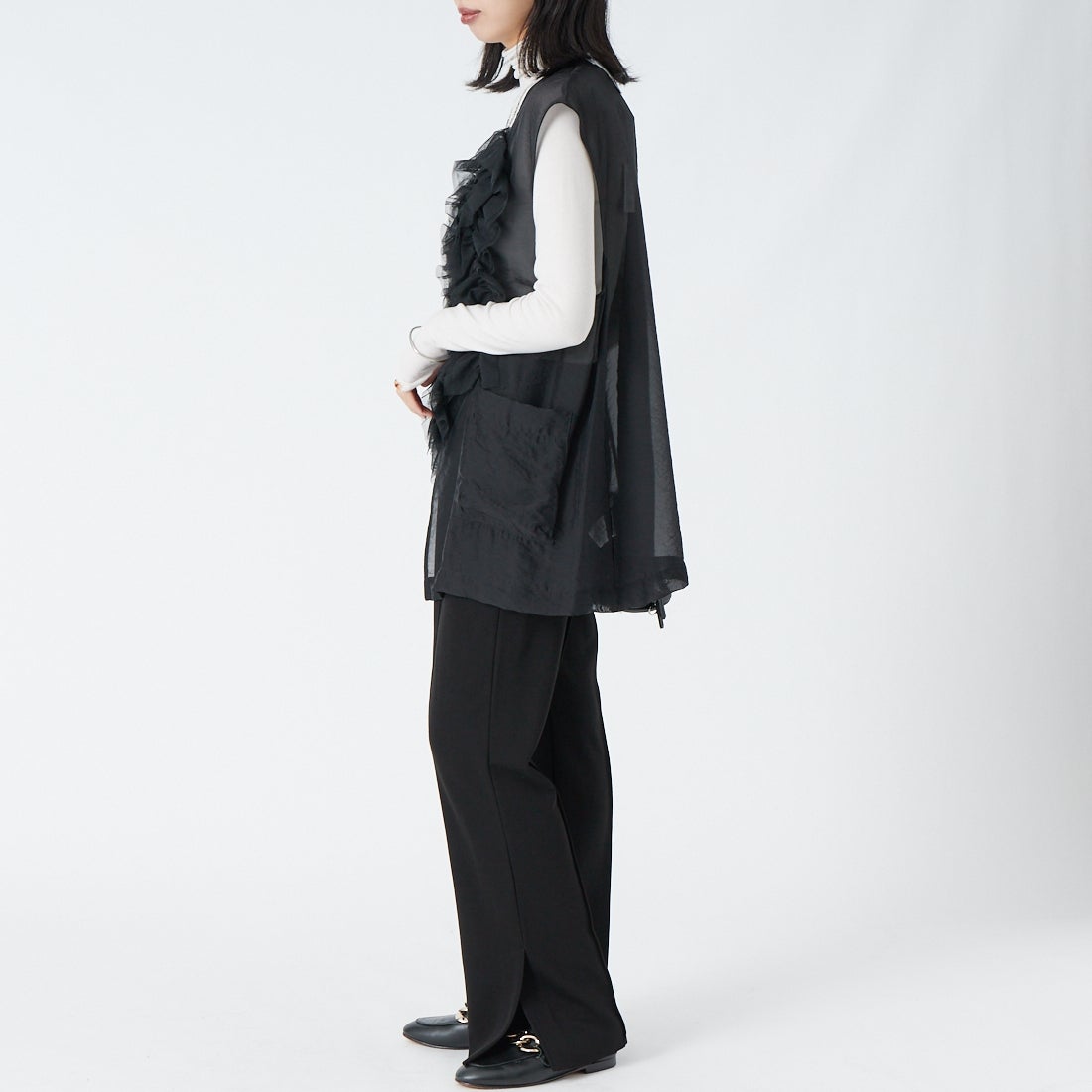 CHIGNON [シニヨン] チュールフリルシアーベスト [4564-037KK] BLACK &&モデル身長：162cm 着用サイズ：F&&