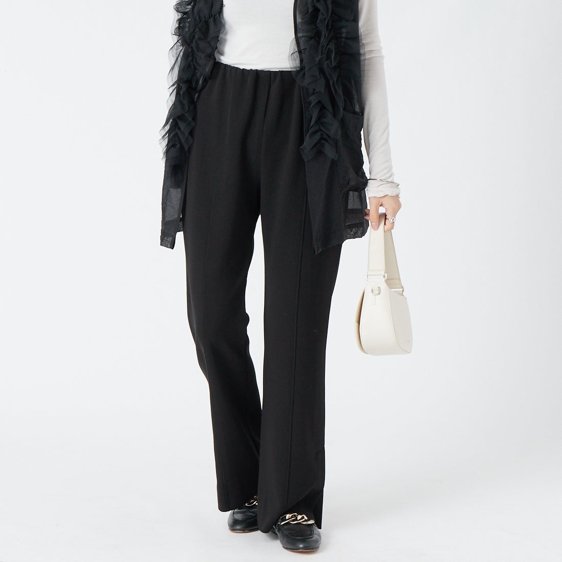 CHIGNON [シニヨン] ソフトリブフレアパンツ [3861-069-3GL] BLACK &&モデル身長：162cm 着用サイズ：38&&