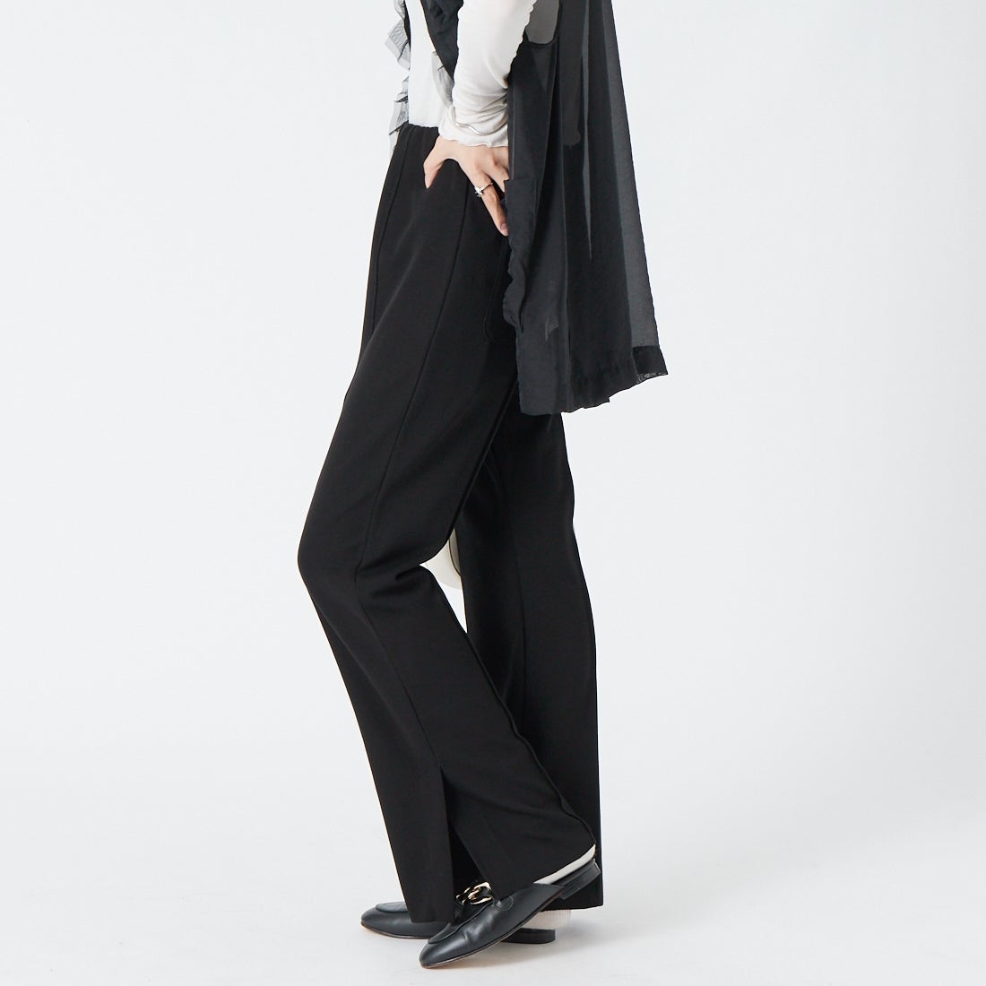 CHIGNON [シニヨン] ソフトリブフレアパンツ [3861-069-3GL] BLACK &&モデル身長：162cm 着用サイズ：38&&