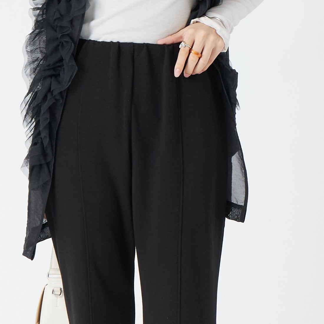 CHIGNON [シニヨン] ソフトリブフレアパンツ [3861-069-3GL] BLACK &&モデル身長：162cm 着用サイズ：38&&