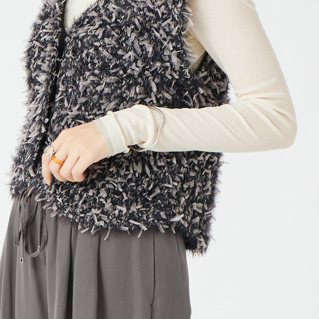 TORRAZZO DONNA [トラッゾドンナ] ファンシーヤーンニットビスチェ [6269-565] 13 GRY MIX &&モデル身長：162cm 着用サイズ：F&&