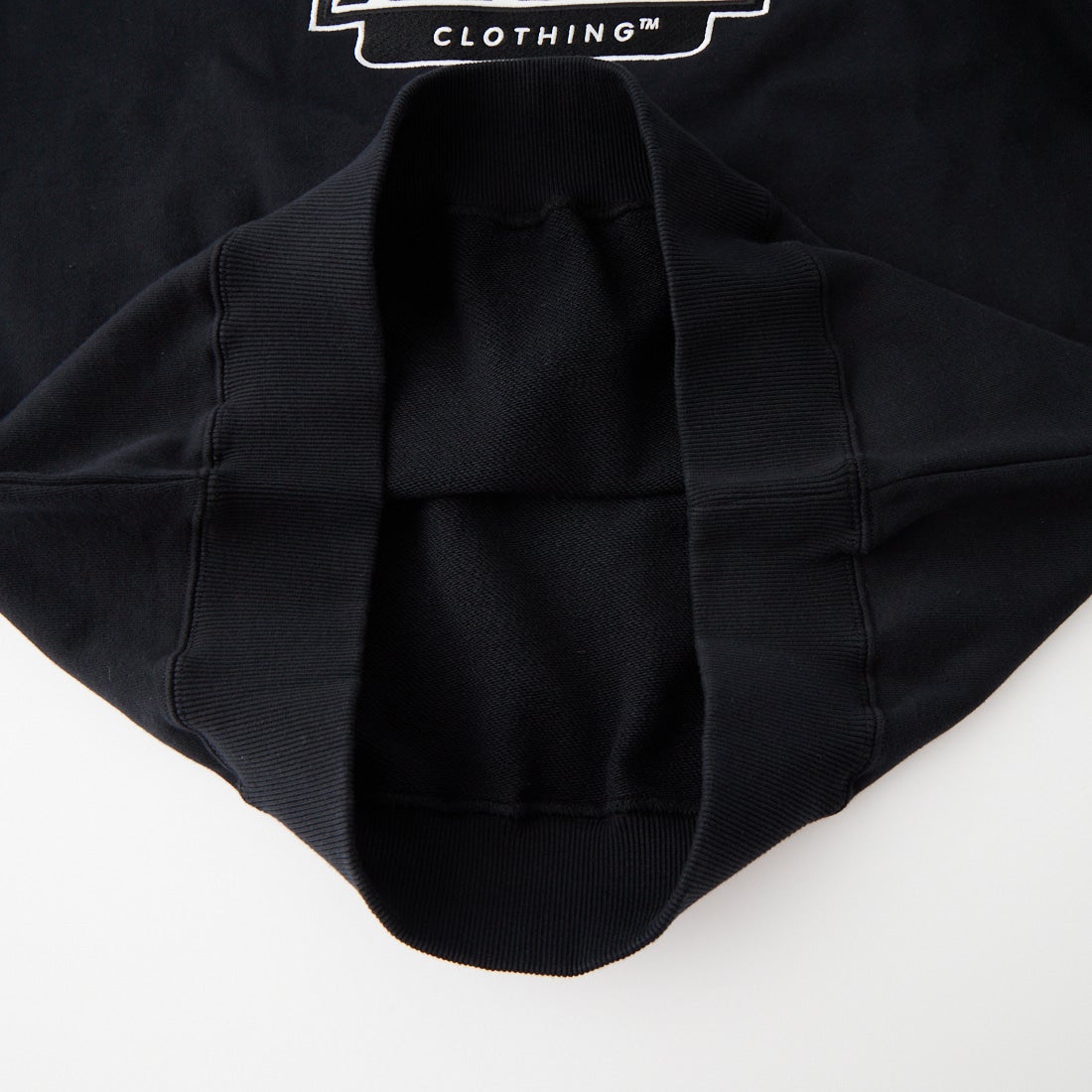 XLARGE [エクストララージ] スランテッド OG クルーネックスウェットシャツ [101263012001] BLACK