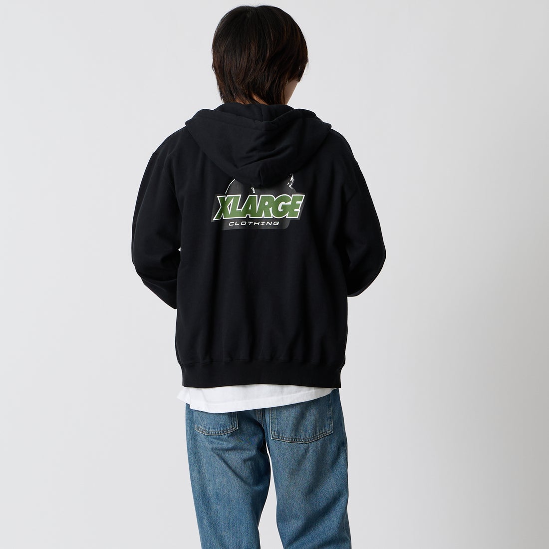 XLARGE [エクストララージ] オールド OG ジップ フーデッド スウェットシャツ [101263012004] BLACK &&モデル身長：177cm 着用サイズ：M&&