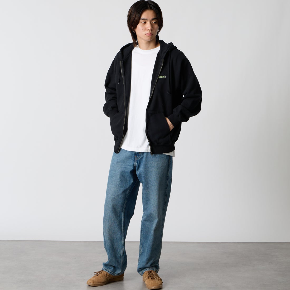 XLARGE [エクストララージ] オールド OG ジップ フーデッド スウェットシャツ [101263012004] BLACK &&モデル身長：177cm 着用サイズ：M&&