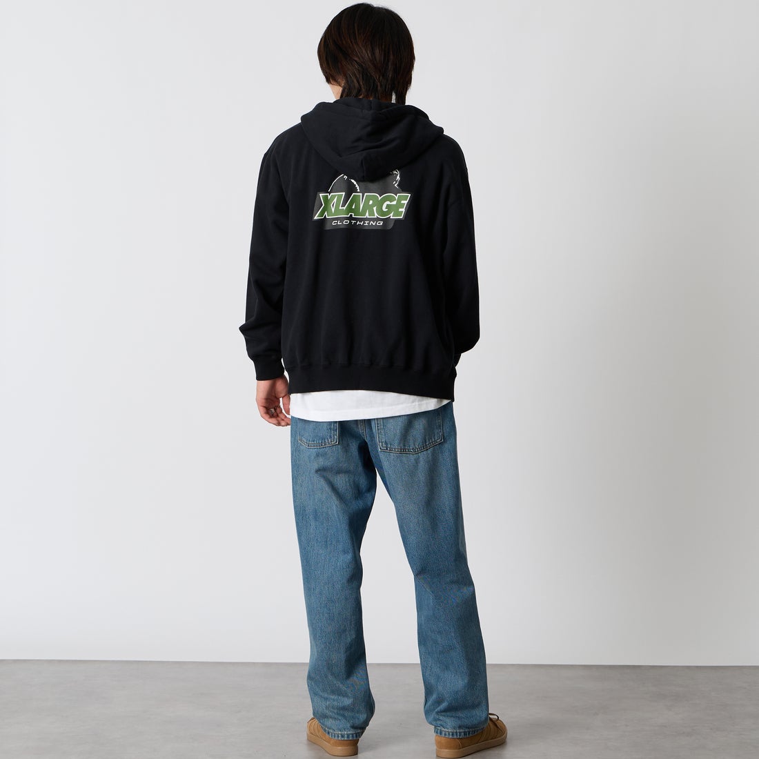 XLARGE [エクストララージ] オールド OG ジップ フーデッド スウェットシャツ [101263012004] BLACK &&モデル身長：177cm 着用サイズ：M&&