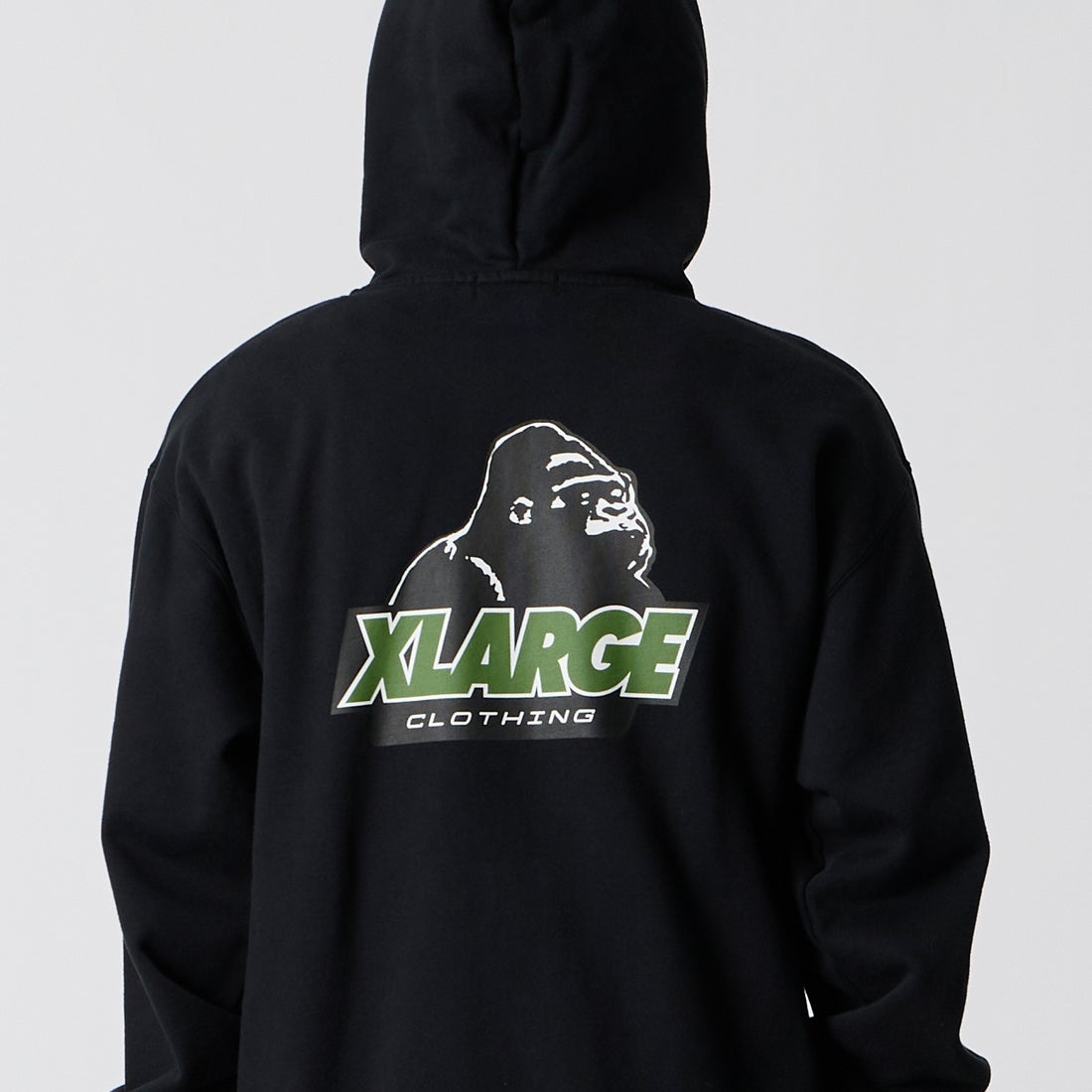 XLARGE [エクストララージ] オールド OG ジップ フーデッド スウェットシャツ [101263012004] BLACK &&モデル身長：177cm 着用サイズ：M&&