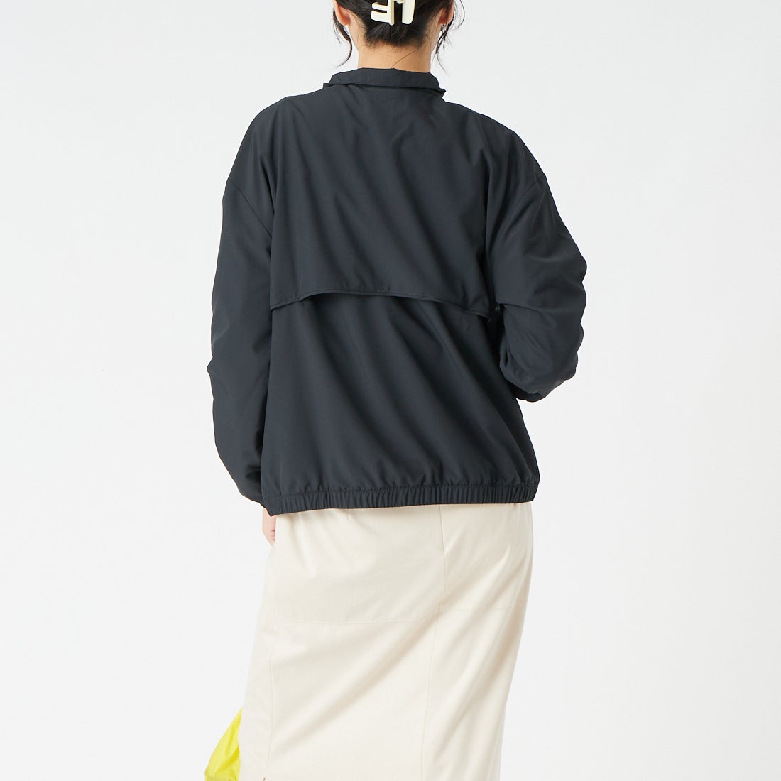 NIKE [ナイキ] ワン ウィメンズ ドライフィット ウーブン ジャケット [IB8984] 010ﾌﾞﾗｯｸ &&モデル身長：162cm 着用サイズ：M&&
