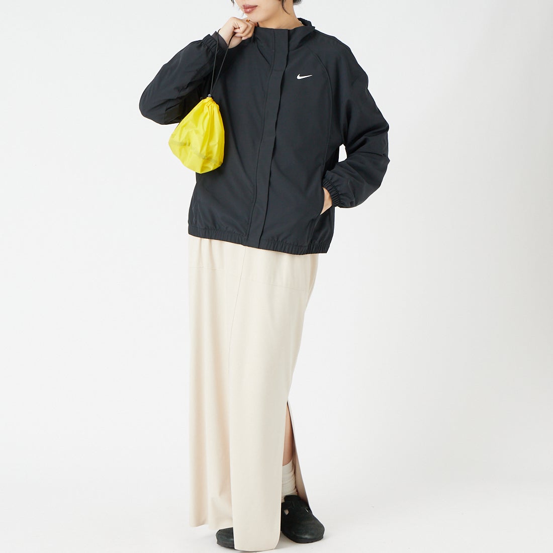 NIKE [ナイキ] ワン ウィメンズ ドライフィット ウーブン ジャケット [IB8984] 010ﾌﾞﾗｯｸ &&モデル身長：162cm 着用サイズ：M&&