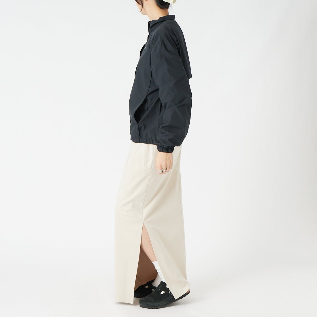 NIKE [ナイキ] ワン ウィメンズ ドライフィット ウーブン ジャケット [IB8984] 010ﾌﾞﾗｯｸ &&モデル身長：162cm 着用サイズ：M&&
