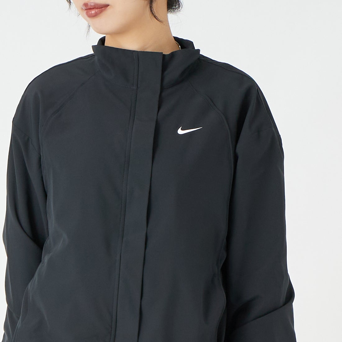 NIKE [ナイキ] ワン ウィメンズ ドライフィット ウーブン ジャケット [IB8984] 010ﾌﾞﾗｯｸ &&モデル身長：162cm 着用サイズ：M&&