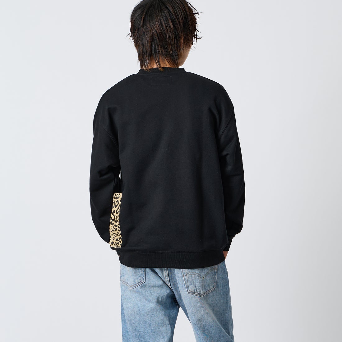 UNIVERSAL OVERALL [ユニバーサルオーバーオール] 別注 レオパードポケット カバーオールスウェット [U2631226IN-JF] BLACK &&モデル身長：177cm 着用サイズ：L&&