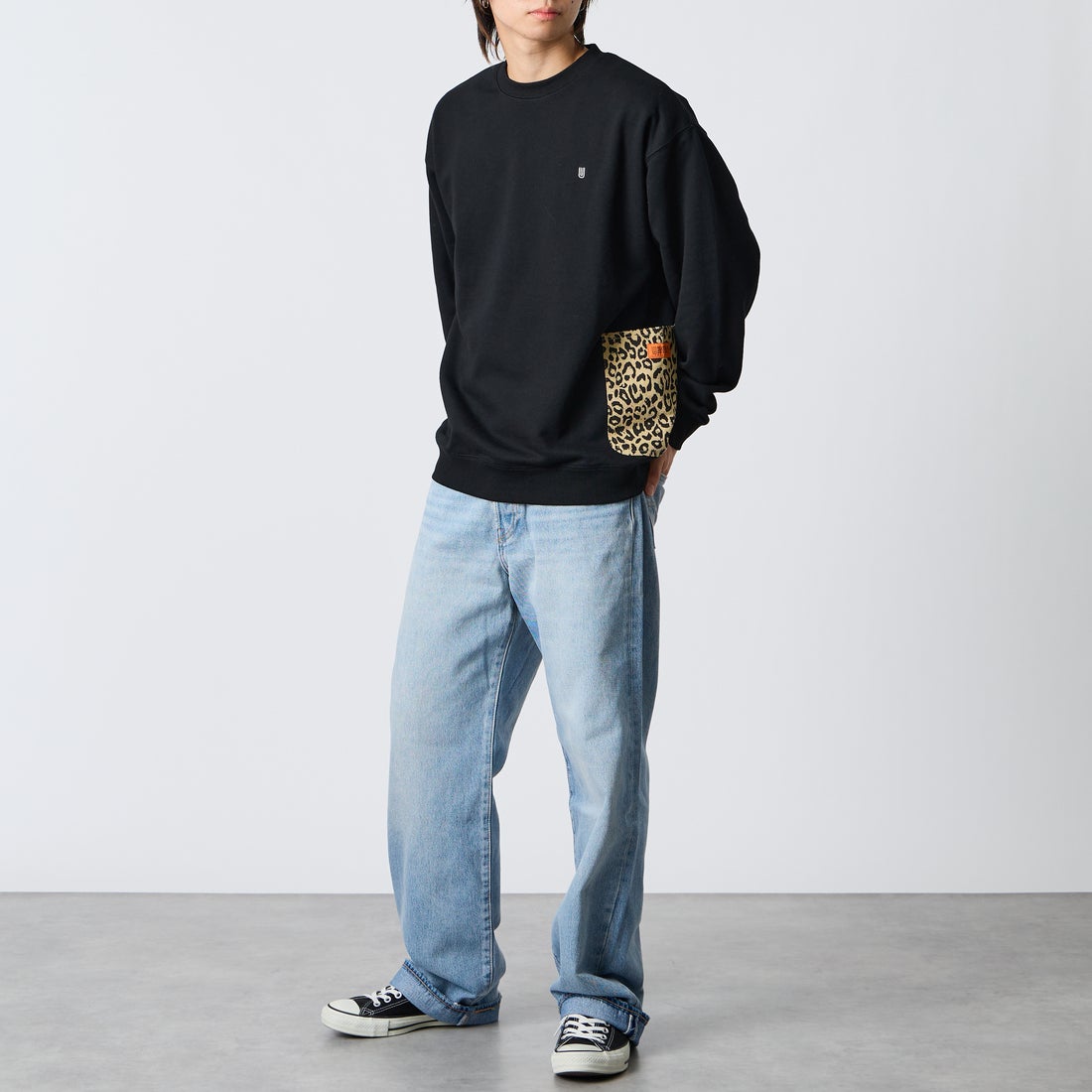 UNIVERSAL OVERALL [ユニバーサルオーバーオール] 別注 レオパードポケット カバーオールスウェット [U2631226IN-JF] BLACK &&モデル身長：177cm 着用サイズ：L&&