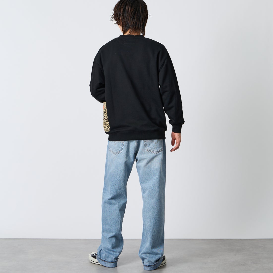 UNIVERSAL OVERALL [ユニバーサルオーバーオール] 別注 レオパードポケット カバーオールスウェット [U2631226IN-JF] BLACK &&モデル身長：177cm 着用サイズ：L&&