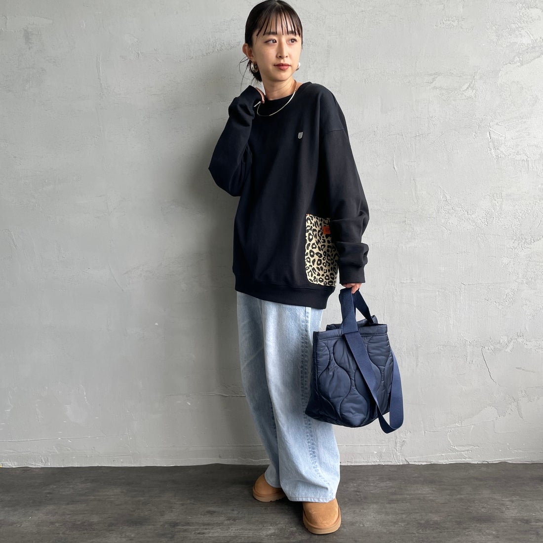 UNIVERSAL OVERALL [ユニバーサルオーバーオール] 別注 レオパードポケット カバーオールスウェット [U2631226IN-JF] BLACK &&モデル身長：150cm 着用サイズ：S&&