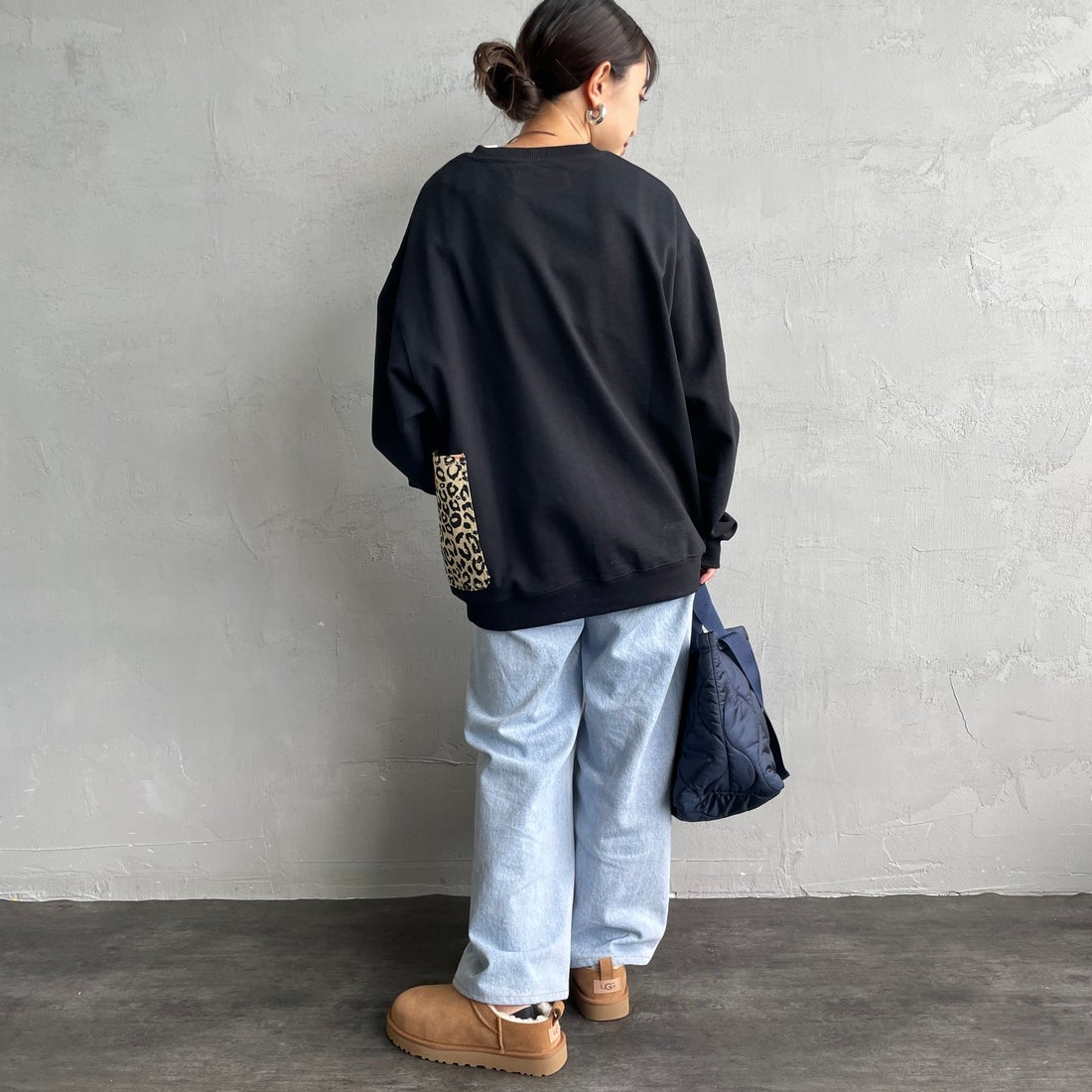 UNIVERSAL OVERALL [ユニバーサルオーバーオール] 別注 レオパードポケット カバーオールスウェット [U2631226IN-JF] BLACK &&モデル身長：150cm 着用サイズ：S&&