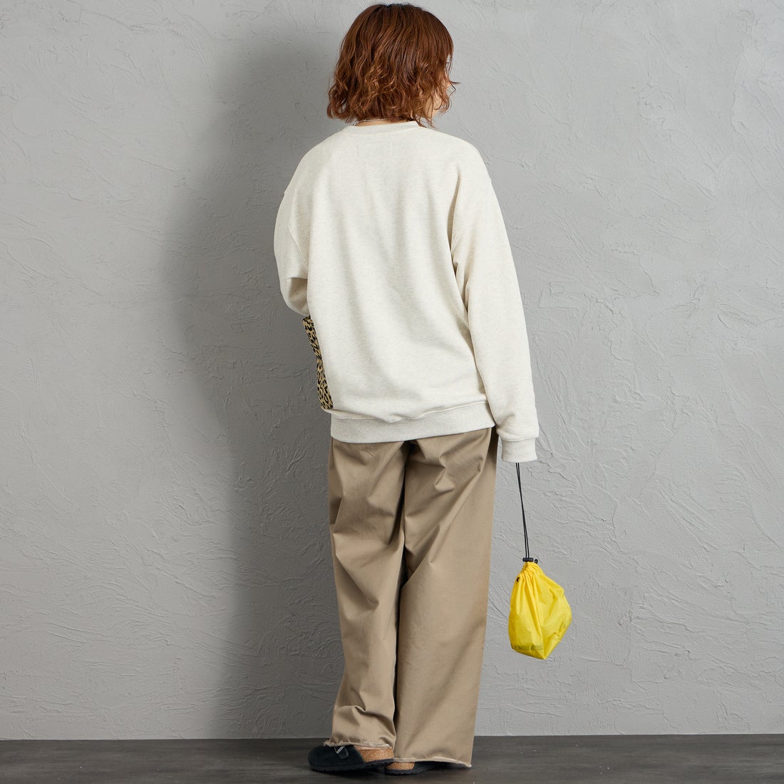 UNIVERSAL OVERALL [ユニバーサルオーバーオール] 別注 レオパードポケット カバーオールスウェット [U2631226IN-JF] OFF GRAY &&モデル身長：158cm 着用サイズ：S&&