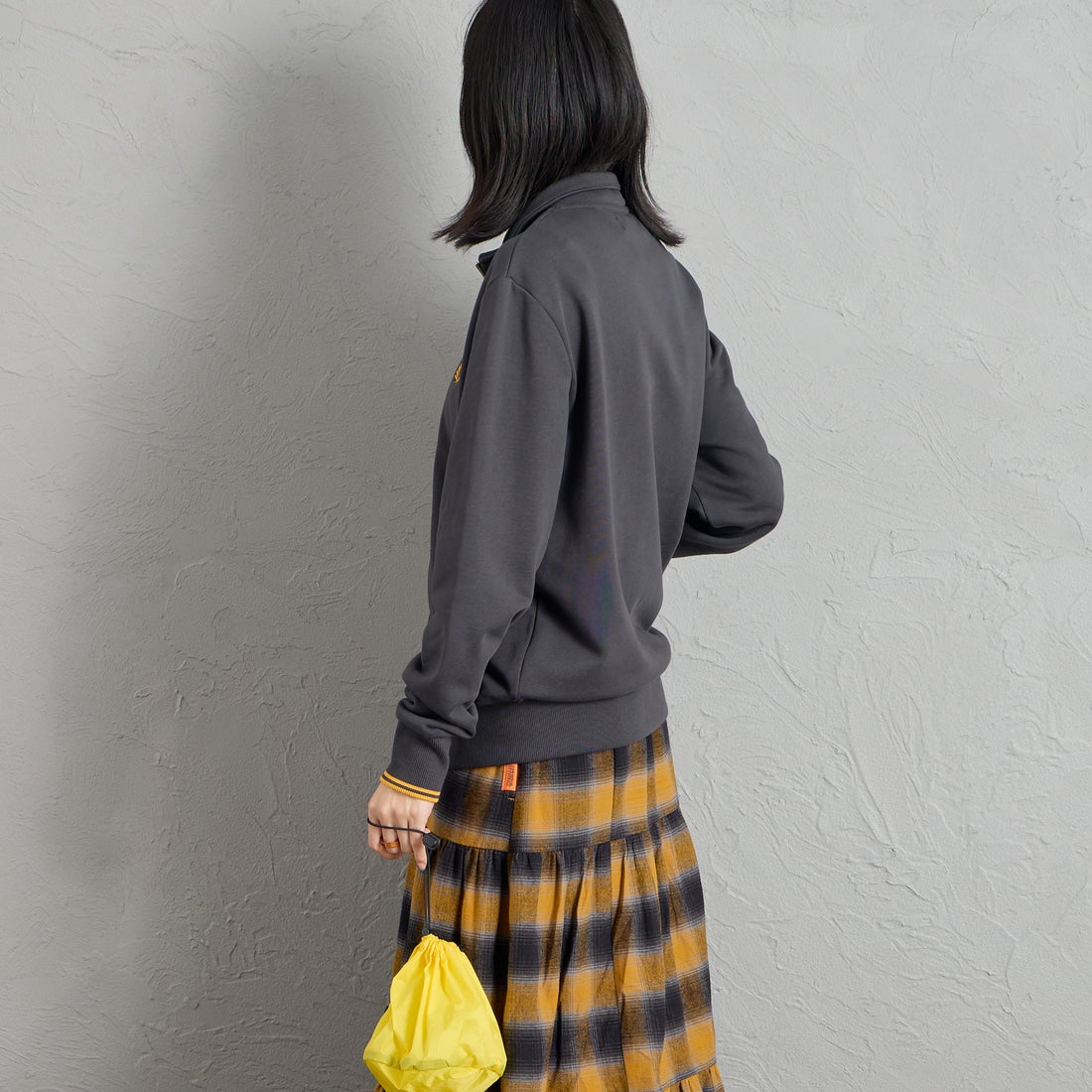 FRED PERRY [フレッドペリー] ロゴ刺繍ジップスルースウェットシャツ [J3340] 61C ANCHOR &&モデル身長：162cm 着用サイズ：S&&