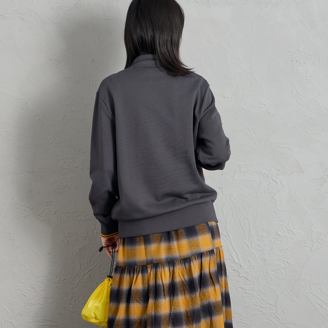 FRED PERRY [フレッドペリー] ロゴ刺繍ジップスルースウェットシャツ [J3340] 61C ANCHOR &&モデル身長：162cm 着用サイズ：S&&