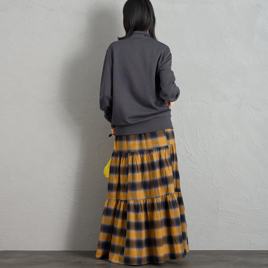 FRED PERRY [フレッドペリー] ロゴ刺繍ジップスルースウェットシャツ [J3340] 61C ANCHOR &&モデル身長：162cm 着用サイズ：S&&