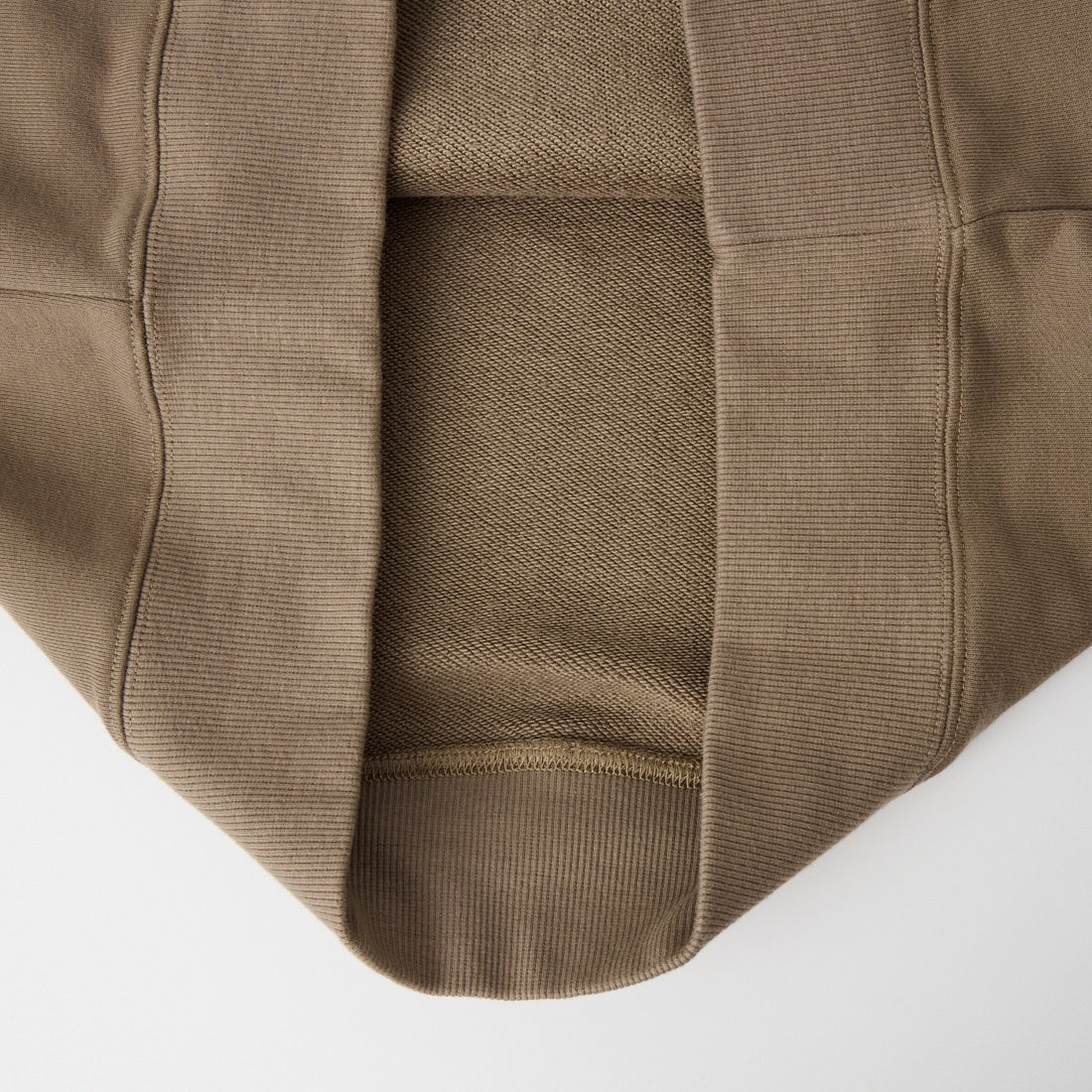 UNIVERSAL OVERALL [ユニバーサルオーバーオール] 別注 ワンポイントロゴ刺繍 スウェットパーカー [U2631230IN-JF] BEIGE