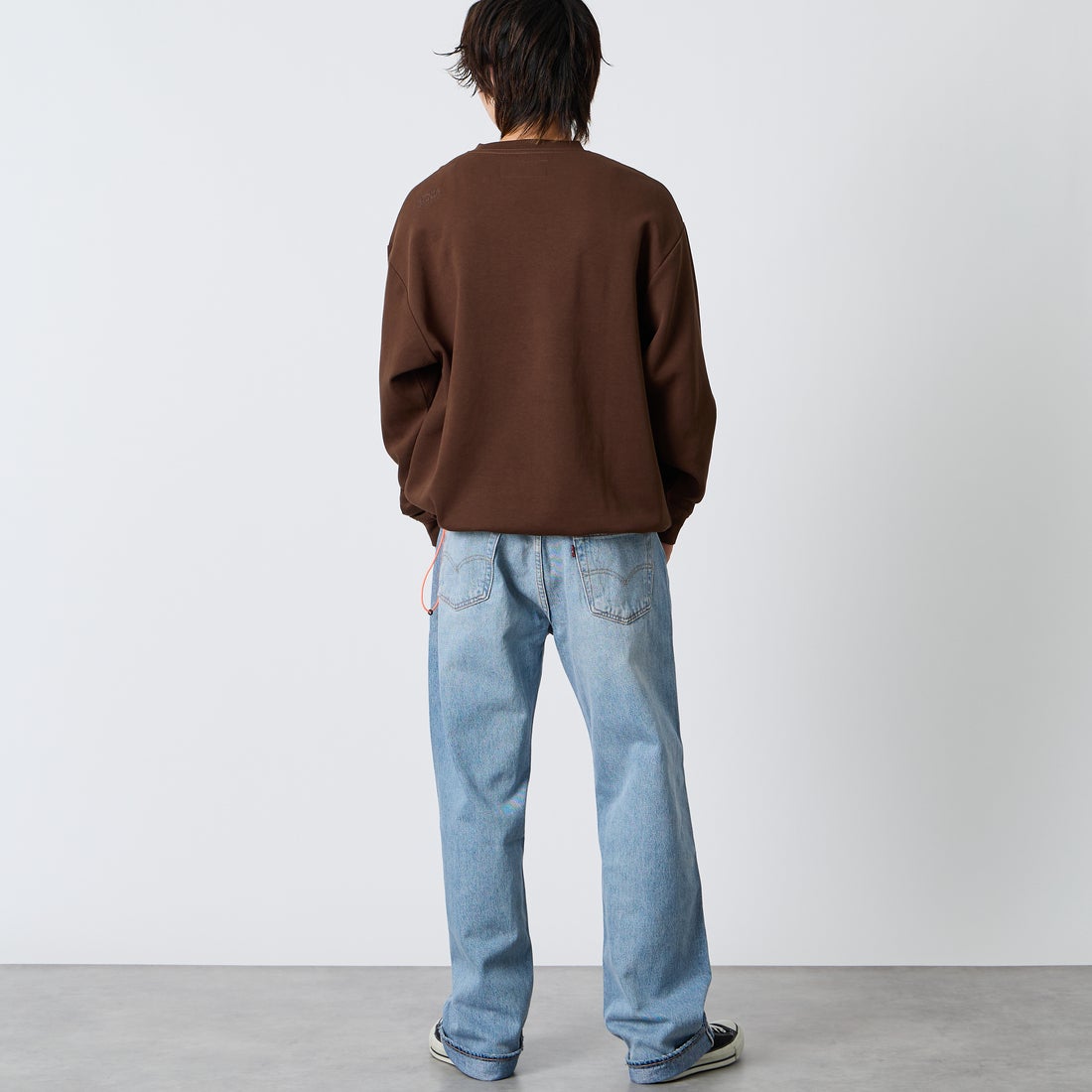 UNIVERSAL OVERALL [ユニバーサルオーバーオール] 別注 ドローコード付き ポンチロングスリーブTシャツ [U2633230IN-JF] BROWN &&モデル身長：177cm 着用サイズ：L&&