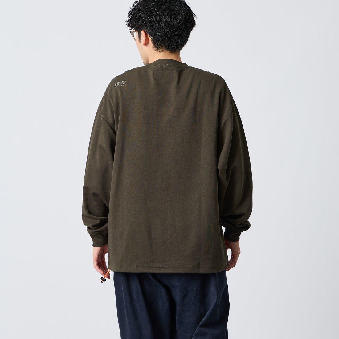 UNIVERSAL OVERALL [ユニバーサルオーバーオール] 別注 ドローコード付き ポンチロングスリーブTシャツ [U2633230IN-JF] CHARCOAL &&モデル身長：168cm 着用サイズ：L&&