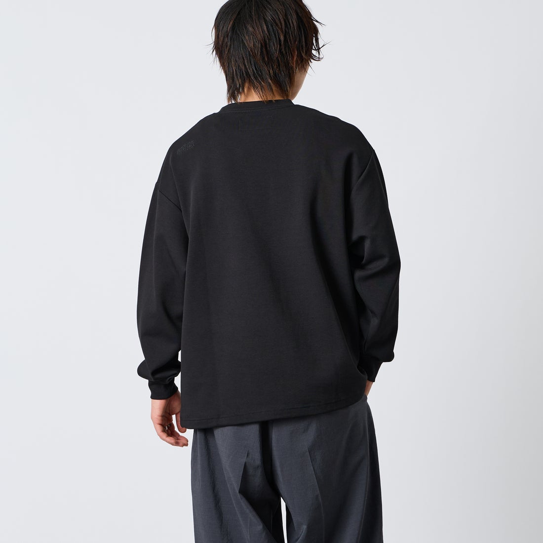 UNIVERSAL OVERALL [ユニバーサルオーバーオール] 別注 ドローコード付き ポンチロングスリーブTシャツ [U2633230IN-JF] BLACK &&モデル身長：177cm 着用サイズ：L&&