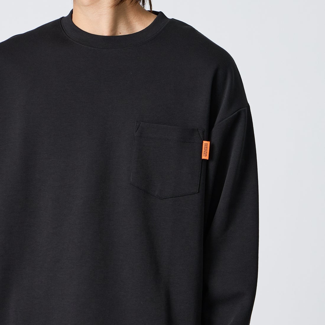 UNIVERSAL OVERALL [ユニバーサルオーバーオール] 別注 ドローコード付き ポンチロングスリーブTシャツ [U2633230IN-JF] BLACK &&モデル身長：177cm 着用サイズ：L&&