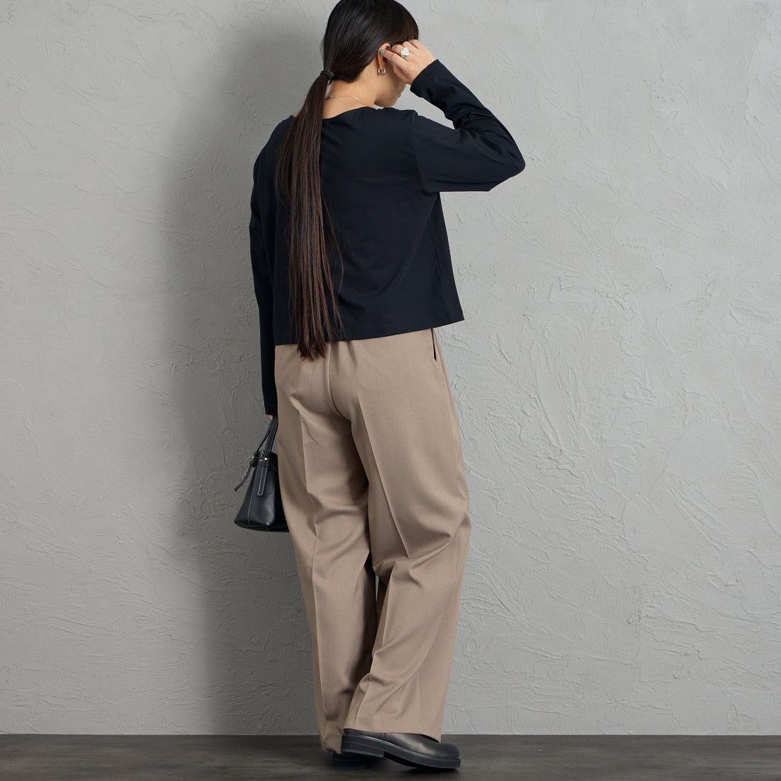 mizuiro ind [ミズイロインド] フリル プルオーバーTシャツ [3-210074] 99 BLACK &&モデル身長：156cm 着用サイズ：F&&