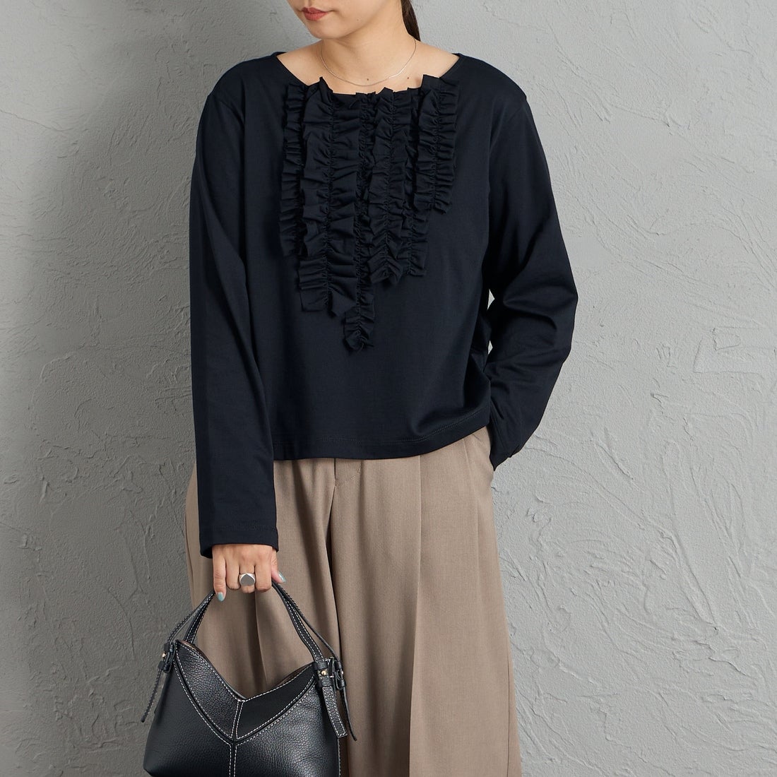 mizuiro ind [ミズイロインド] フリル プルオーバーTシャツ [3-210074] 99 BLACK &&モデル身長：156cm 着用サイズ：F&&