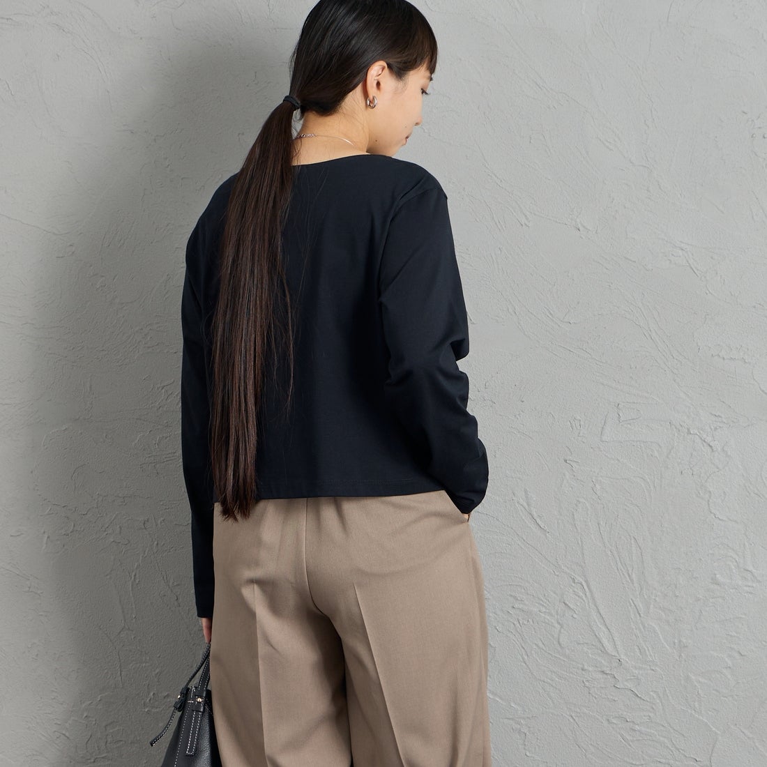 mizuiro ind [ミズイロインド] フリル プルオーバーTシャツ [3-210074] 99 BLACK &&モデル身長：156cm 着用サイズ：F&&