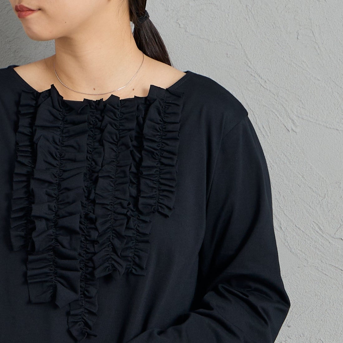 mizuiro ind [ミズイロインド] フリル プルオーバーTシャツ [3-210074] 99 BLACK &&モデル身長：156cm 着用サイズ：F&&