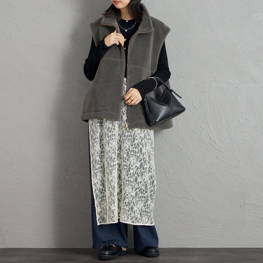 MICA&DEAL [マイカアンドディール] ダブルジップ ボアベスト [0126306061] GRAY &&モデル身長：162cm 着用サイズ：F&&