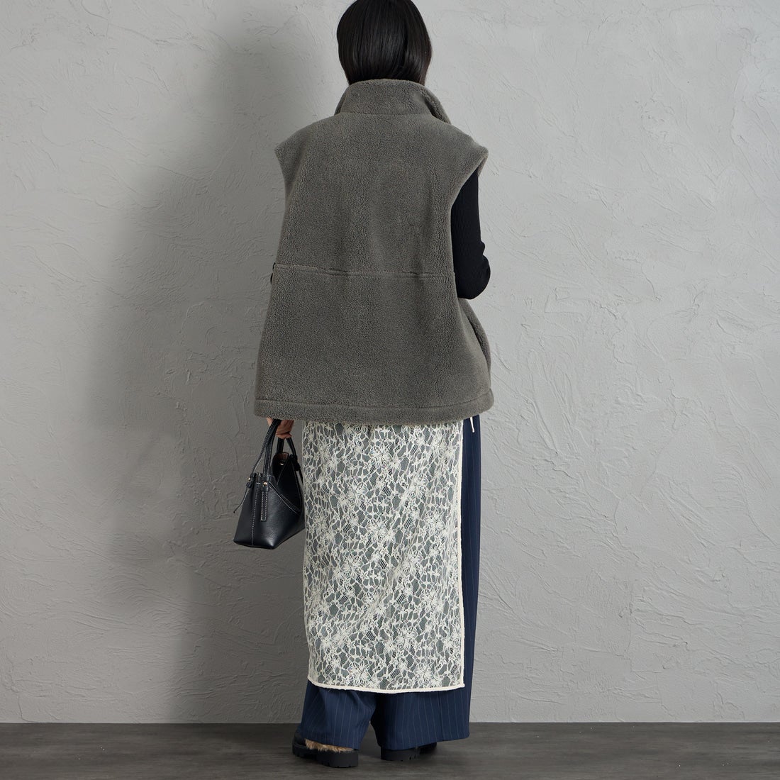 MICA&DEAL [マイカアンドディール] ダブルジップ ボアベスト [0126306061] GRAY &&モデル身長：162cm 着用サイズ：F&&