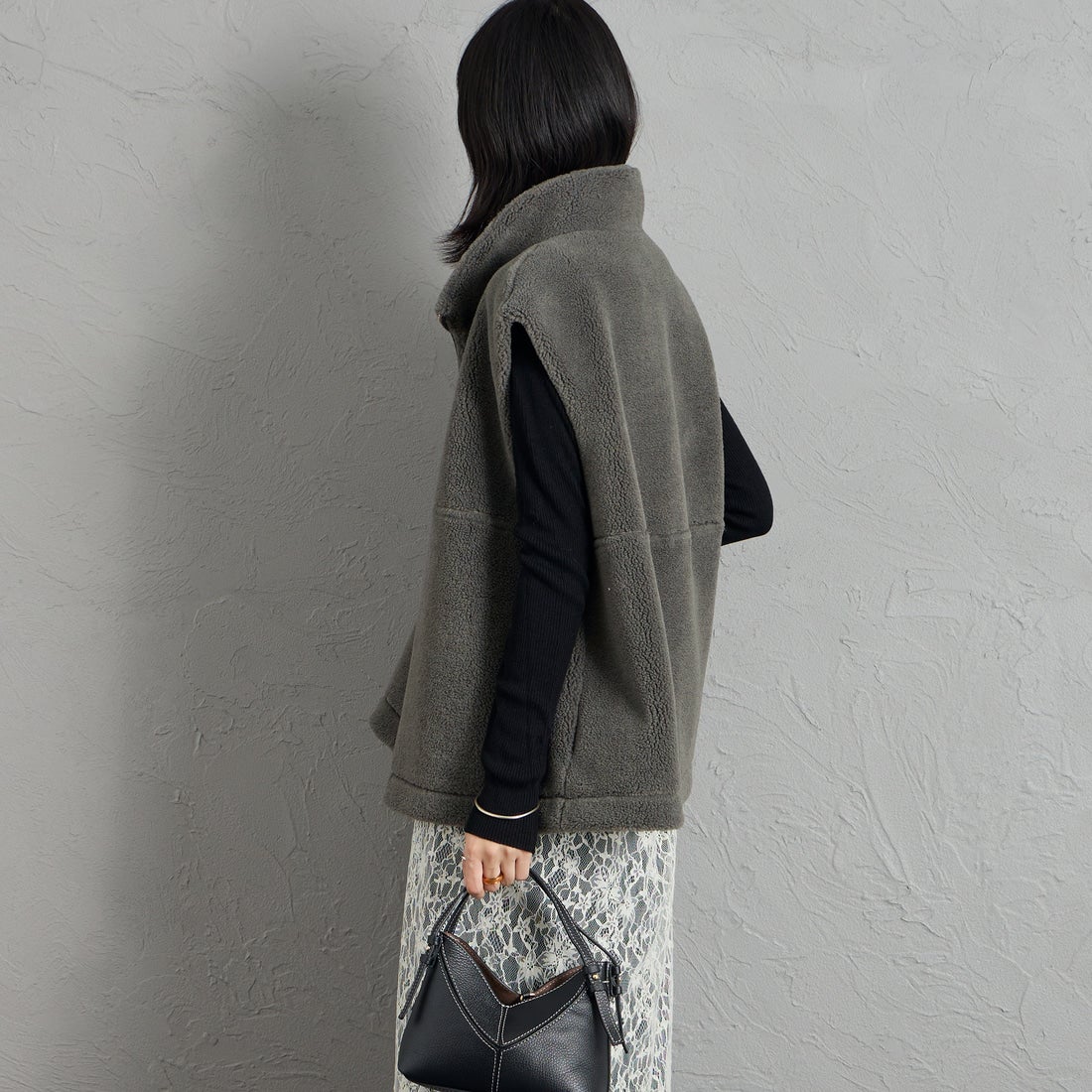 MICA&DEAL [マイカアンドディール] ダブルジップ ボアベスト [0126306061] GRAY &&モデル身長：162cm 着用サイズ：F&&