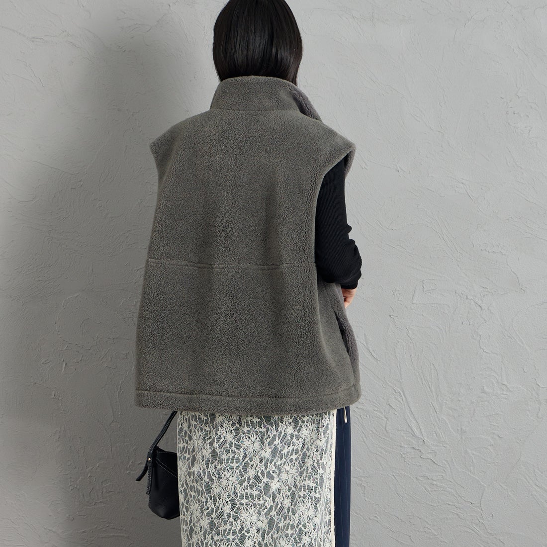 MICA&DEAL [マイカアンドディール] ダブルジップ ボアベスト [0126306061] GRAY &&モデル身長：162cm 着用サイズ：F&&