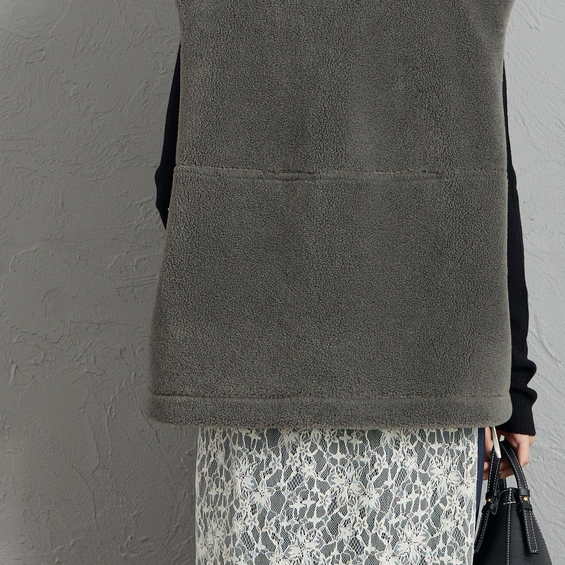 MICA&DEAL [マイカアンドディール] ダブルジップ ボアベスト [0126306061] GRAY &&モデル身長：162cm 着用サイズ：F&&