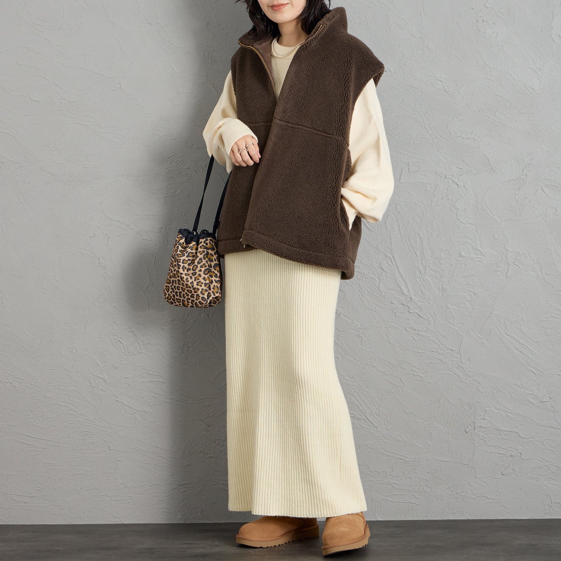 MICA&DEAL [マイカアンドディール] ダブルジップ ボアベスト [0126306061] BROWN &&モデル身長：160cm 着用サイズ：F&&