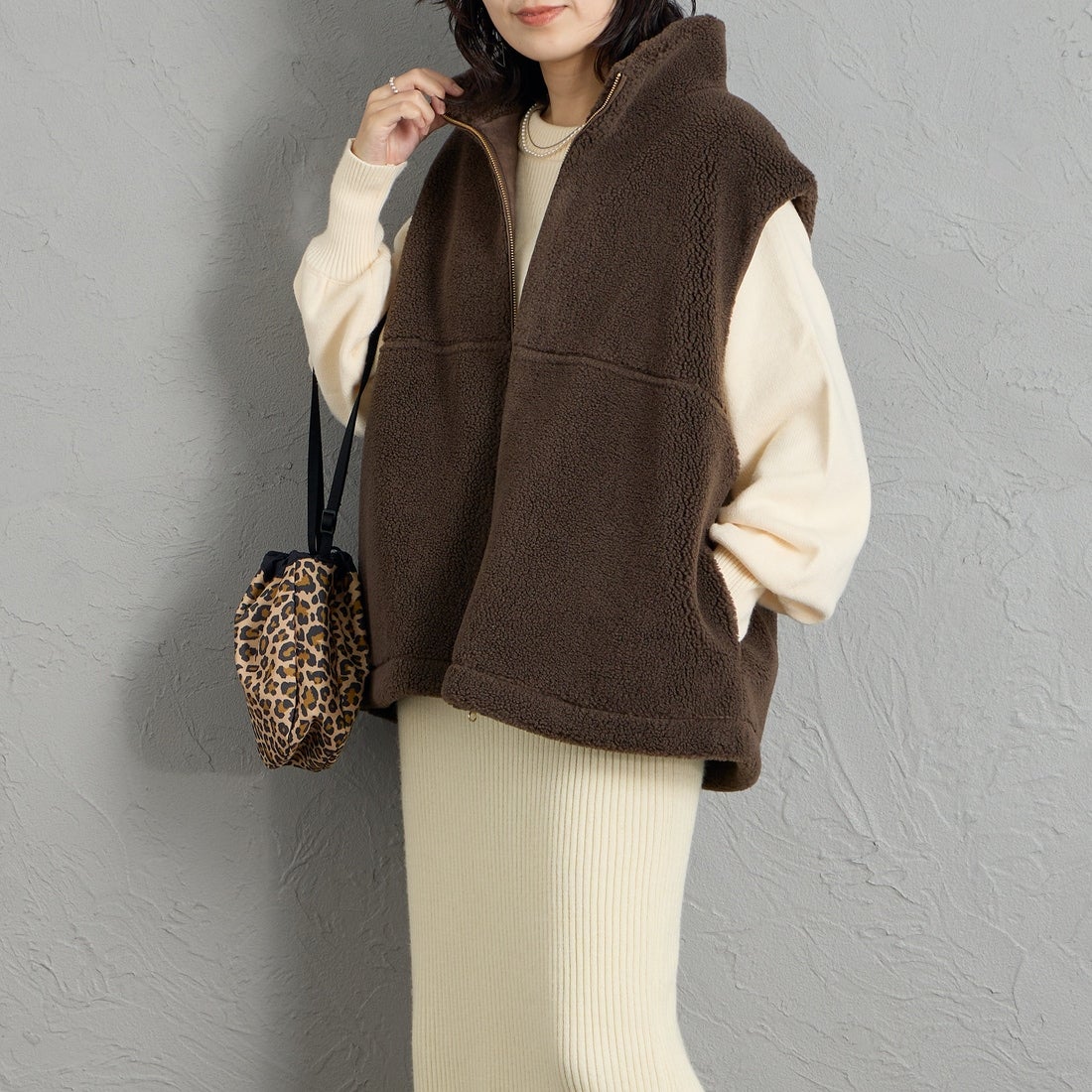 MICA&DEAL [マイカアンドディール] ダブルジップ ボアベスト [0126306061] BROWN &&モデル身長：160cm 着用サイズ：F&&