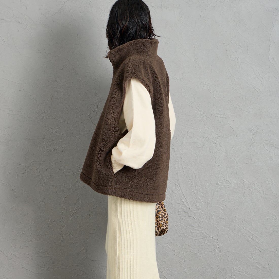 MICA&DEAL [マイカアンドディール] ダブルジップ ボアベスト [0126306061] BROWN &&モデル身長：160cm 着用サイズ：F&&