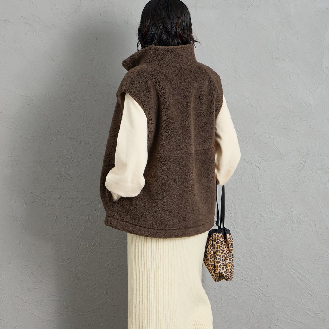 MICA&DEAL [マイカアンドディール] ダブルジップ ボアベスト [0126306061] BROWN &&モデル身長：160cm 着用サイズ：F&&