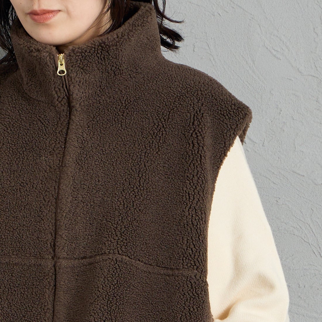 MICA&DEAL [マイカアンドディール] ダブルジップ ボアベスト [0126306061] BROWN &&モデル身長：160cm 着用サイズ：F&&