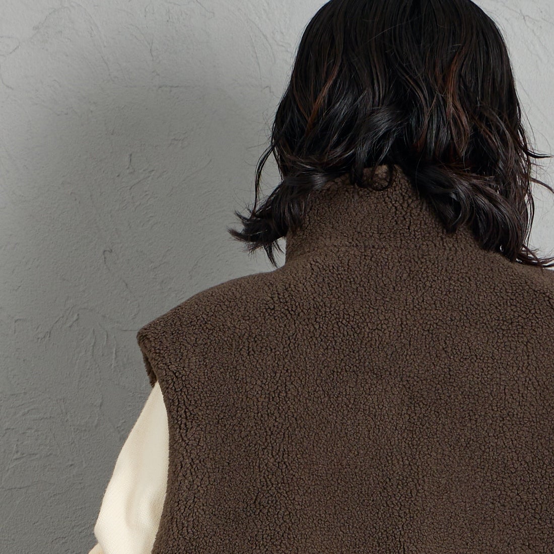 MICA&DEAL [マイカアンドディール] ダブルジップ ボアベスト [0126306061] BROWN &&モデル身長：160cm 着用サイズ：F&&