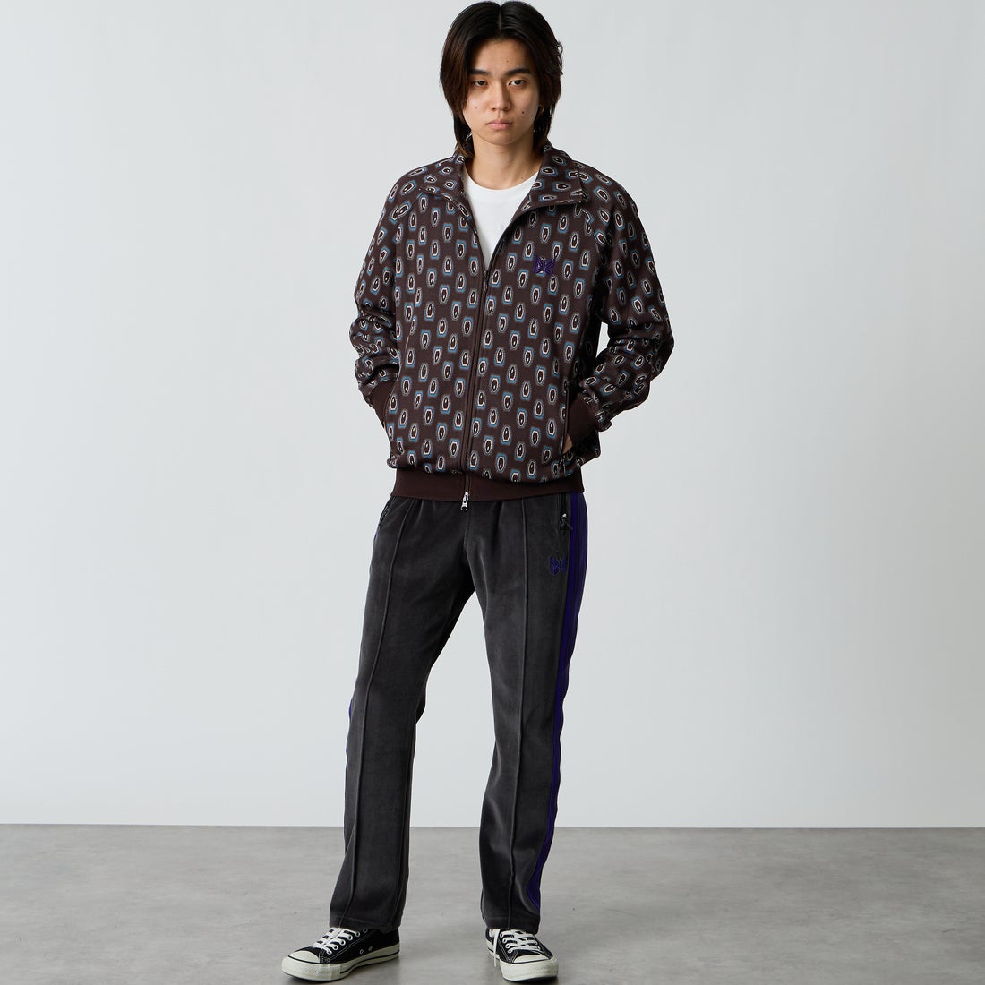 Needles [ニードルズ] ベロアナロートラックパンツ [TY360] C CHARCOAL &&モデル身長：177cm 着用サイズ：S&&