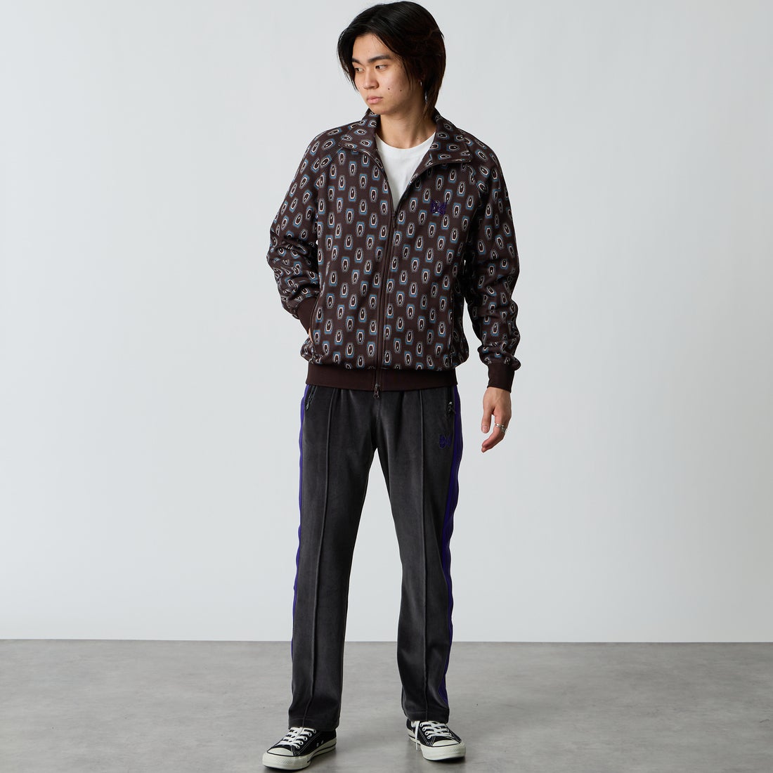 Needles [ニードルズ] ベロアナロートラックパンツ [TY360] C CHARCOAL &&モデル身長：177cm 着用サイズ：S&&