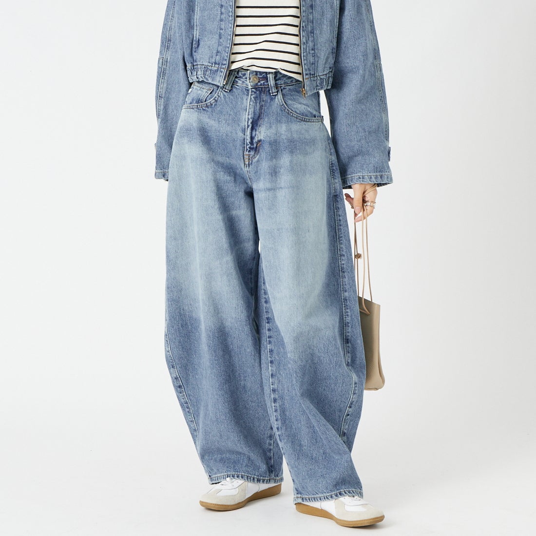 SOMETHING [サムシング] バギーバルーンデニムパンツ [SA1125] 66 L.BLUE &&モデル身長：162cm 着用サイズ：XS&&